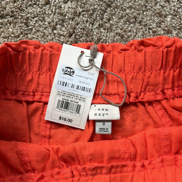 New Women Short; size Small. - Picture 3 of 3